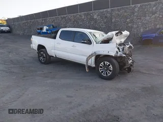 2023 Toyota Tacoma SR5 z VIN 3TYDZ5BN0PT036814, wystawiony jako IAAI lot #41357758 z przebiegiem Nie podano mil oraz . Historia ofert i sprzedaży dostępna na DreamBid. Obrazek 1.