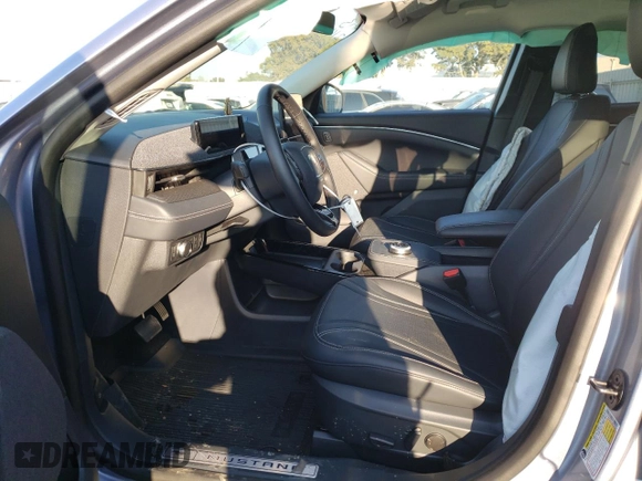 2022 Ford Mustang Mach-E Premium z VIN 3FMTK3SU7NMA29956, wystawiony jako Copart lot #71764142 z przebiegiem 1 863 mil mil oraz . Historia ofert i sprzedaży dostępna na DreamBid. Obrazek 7.