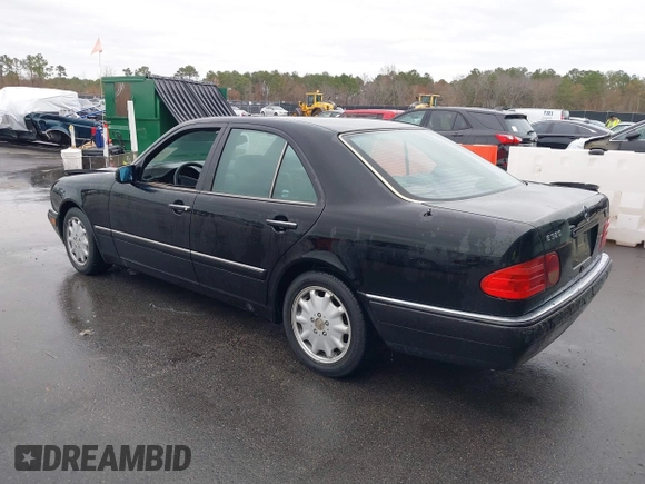 1996 Mercedes-Benz E-Class with VIN WDBJF55F0TJ007170, listed as a IAAI auction lot 41147514 with 122,044 mi miles. Bid and sale history available at carsss.com. Image 3.