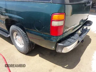 2002 GMC Yukon XL SLT with VIN 3GKEC16Z92G213251, listed as a IAAI auction lot 42130871 with 179,931 mi miles. Bid and sale history available at carsss.com. Image 6.