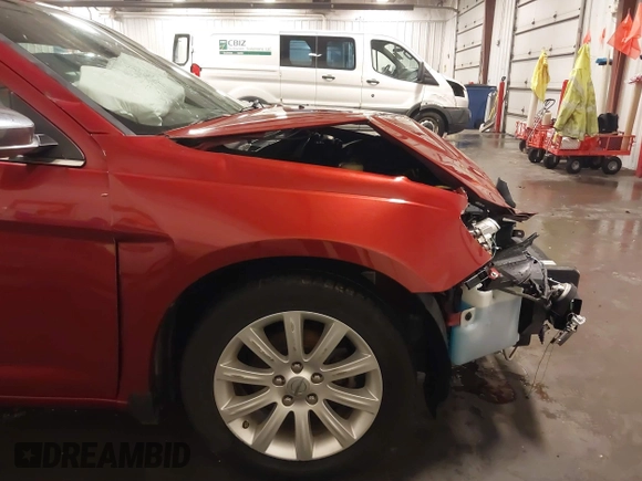 2013 Chrysler 200 Limited with VIN 1C3CCBCG9DN569256, listed as a IAAI auction lot 41711387 with 156,536 mi miles. Bid and sale history available at carsss.com. Image 18.
