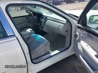 2010 Cadillac DTS 1SC z VIN 1G6KD5EY0AU114294, wystawiony jako IAAI lot #42046408 z przebiegiem 119 142 mil mil oraz . Historia ofert i sprzedaży dostępna na DreamBid. Obrazek 5.