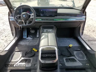 2023 BMW 7 Series 740i z VIN WBA23EH08PCM18586, wystawiony jako Copart lot #46084894 z przebiegiem 6 880 mil mil oraz . Historia ofert i sprzedaży dostępna na DreamBid. Obrazek 8.