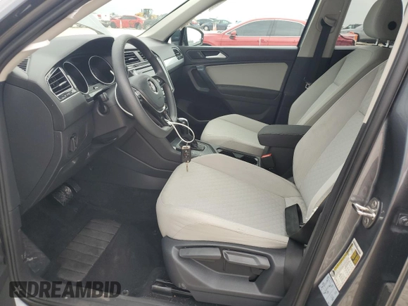 2021 Volkswagen Tiguan S z VIN 3VV1B7AX9MM012624, wystawiony jako Copart lot #55589435 z przebiegiem 61 343 mil mil oraz Szkoda całkowita • Salvage title. Historia ofert i sprzedaży dostępna na DreamBid. Obrazek 7.