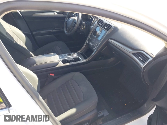 2019 Ford Fusion SE with VIN 3FA6P0H76KR261861, listed as a IAAI auction lot 41031650 with 132,040 mi miles. Bid and sale history available at carsss.com. Image 5.