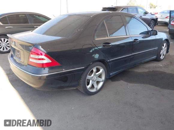 2007 Mercedes-Benz C 230 Sport z VIN WDBRF52H57F933629, wystawiony jako IAAI lot #42537760 z przebiegiem 153 487 mil mil oraz . Historia ofert i sprzedaży dostępna na DreamBid. Obrazek 4.