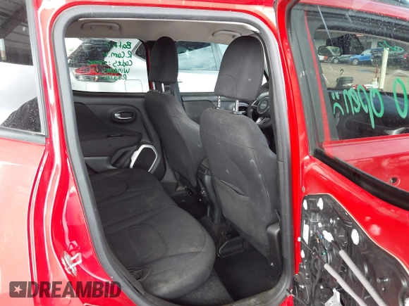 2018 Jeep Renegade Latitude z VIN ZACCJABB8JPJ64054, wystawiony jako IAAI lot #42405048 z przebiegiem 84 708 mil mil oraz . Historia ofert i sprzedaży dostępna na DreamBid. Obrazek 8.