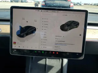 2022 Tesla Model 3 z VIN 5YJ3E1EA5NF189274, wystawiony jako Copart lot #57160765 z przebiegiem 127 420 mil mil oraz Szkoda całkowita • Salvage title. Historia ofert i sprzedaży dostępna na DreamBid. Obrazek 9.