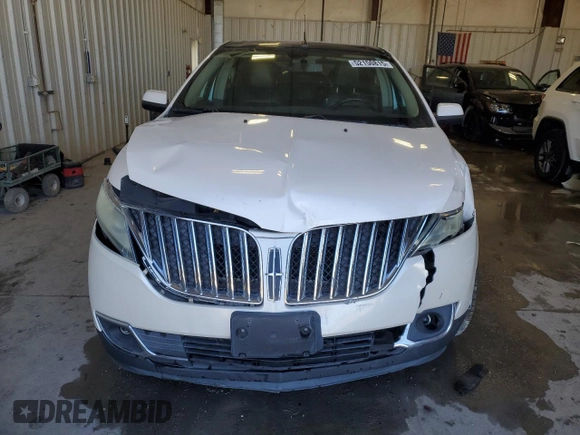 2011 Lincoln MKX z VIN 2LMDJ8JK4BBJ31821, wystawiony jako Copart lot #52150815 z przebiegiem 125 597 mil mil oraz Nie do naprawy • Non repairable. Historia ofert i sprzedaży dostępna na DreamBid. Obrazek 5.