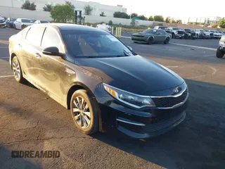 2018 Kia Optima LX z VIN 5XXGT4L37JG261340, wystawiony jako IAAI lot #42642299 z przebiegiem 106 113 mil mil oraz . Historia ofert i sprzedaży dostępna na DreamBid. Obrazek 1.