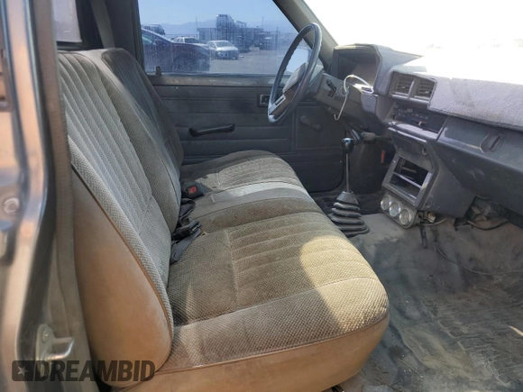 1987 Toyota Pickup with VIN JT4RN50R5H0228706, listed as a Copart auction lot 50639045 with 296,043 mi miles and Salvage Title. Bid and sale history available at DreamBid. Image 10.