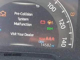 2023 Toyota RAV4 Hybrid XLE Premium z VIN JTMB6RFV8PD114927, wystawiony jako IAAI lot #41844127 z przebiegiem 14 582 mil mil oraz . Historia ofert i sprzedaży dostępna na DreamBid. Obrazek 15.