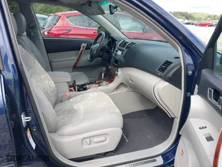 2013 Toyota Highlander Limited with VIN 5TDYK3EH0DS090721, listed as a IAAI auction lot 37416960 with 111,456 mi miles. Bid and sale history available at carsss.com. Image 5.