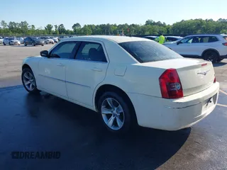 2008 Chrysler 300 Touring with VIN 2C3LA53G88H182994, listed as a IAAI auction lot 42097976 with 204,844 mi miles. Bid and sale history available at carsss.com. Image 3.