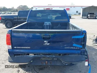 2000 Chevrolet Silverado 1500 with VIN 2GCEC19W3Y1137511, listed as a IAAI auction lot 41449575 with 309,743 mi miles and . Bid and sale history available at DreamBid. Image 16.