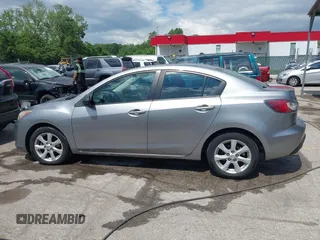 2011 Mazda 3 i Touring z VIN JM1BL1VG2B1442643, wystawiony jako IAAI lot #42145394 z przebiegiem 145 550 mil mil oraz . Historia ofert i sprzedaży dostępna na DreamBid. Obrazek 14.