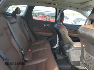 2018 Volvo XC60 Momentum z VIN LYVA22RK4JB113565, wystawiony jako Copart lot #45884295 z przebiegiem 69 389 mil mil oraz Szkoda całkowita • Salvage title. Historia ofert i sprzedaży dostępna na DreamBid. Obrazek 11.