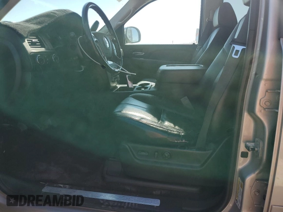 2007 Chevrolet Suburban LTZ with VIN 3GNFK16397G247722, listed as a Copart auction lot 57535675 with 160,571 mi miles and Clean title. Bid and sale history available at DreamBid. Image 7.