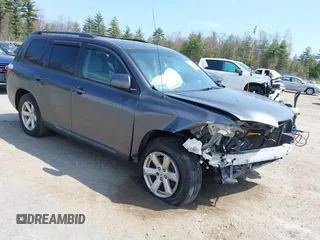 2010 Toyota Highlander z VIN 5TDBK3EH4AS023248, wystawiony jako IAAI lot #42080376 z przebiegiem 155 641 mil mil oraz . Historia ofert i sprzedaży dostępna na DreamBid. Obrazek 1.