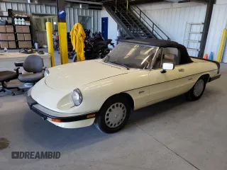 1988 Alfa Romeo Spider Graduate z VIN ZARBA5644J1062712, wystawiony jako Copart lot #43281515 z przebiegiem 121 690 mil mil oraz Czysty tytuł • Clean title. Historia ofert i sprzedaży dostępna na DreamBid. Obrazek 1.