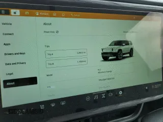2023 Rivian R1S Adventure z VIN 7PDSGABA7PN021756, wystawiony jako Copart lot #67650414 z przebiegiem 3284 mil mil oraz Szkody całkowita. Historia ofert i sprzedaży dostępna na DreamBid. Obrazek 9.