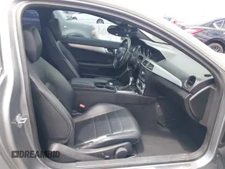 2012 Mercedes-Benz C 250 с VIN WDDGJ4HB1CF751432, выставлен на аукционе IAAI как лот 42202778 с пробегом 102 327 миль миль и . История ставок и продаж доступна на DreamBid. Изображение 5.