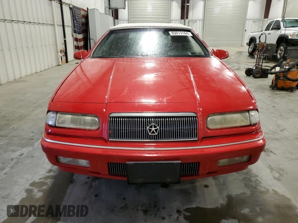 1995 Chrysler LeBaron z VIN 1C3EU4532SF539115, wystawiony jako Copart lot #85013184 z przebiegiem 109 165 mil mil oraz Szkody całkowita. Historia ofert i sprzedaży dostępna na DreamBid. Obrazek 5.