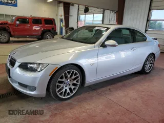 2007 BMW 3 Series 328i z VIN WBAWB33597PU87646, wystawiony jako Copart lot #66590034 z przebiegiem 140 275 mil mil oraz Nie do naprawy. Historia ofert i sprzedaży dostępna na DreamBid. Obrazek 1.