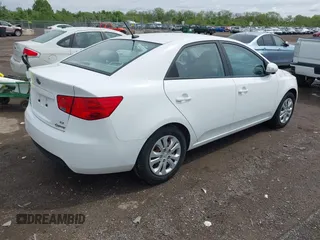 2010 Kia Forte EX z VIN KNAFU4A22A5292290, wystawiony jako IAAI lot #42195990 z przebiegiem 81 220 mil mil oraz . Historia ofert i sprzedaży dostępna na DreamBid. Obrazek 4.