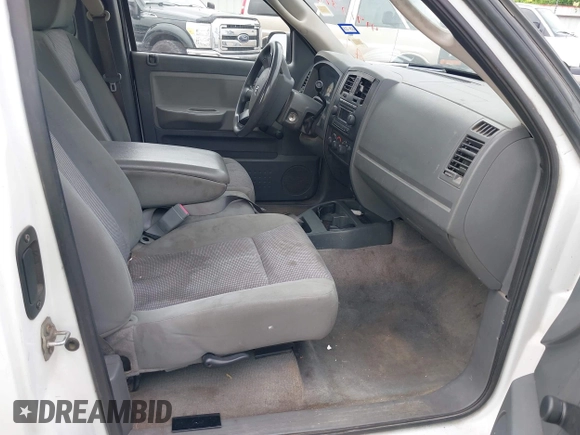 2007 Dodge Dakota ST z VIN 1D7HE22K57S173211, wystawiony jako IAAI lot #41917318 z przebiegiem 214 830 mil mil oraz . Historia ofert i sprzedaży dostępna na DreamBid. Obrazek 5.