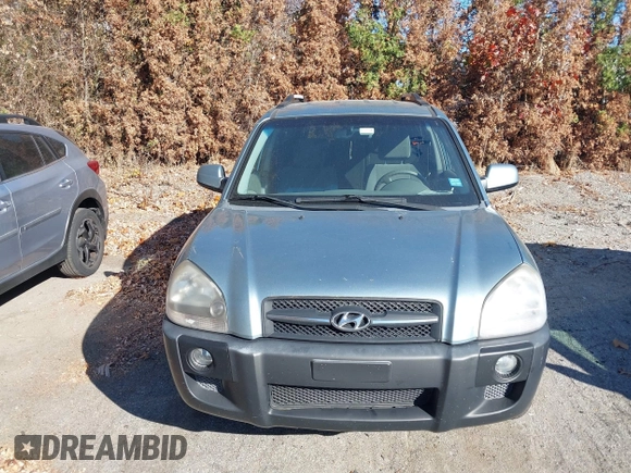2008 Hyundai Tucson SE with VIN KM8JN12D38U734630, listed as a IAAI auction lot 40819696 with 240,265 mi miles and . Bid and sale history available at DreamBid. Image 6.