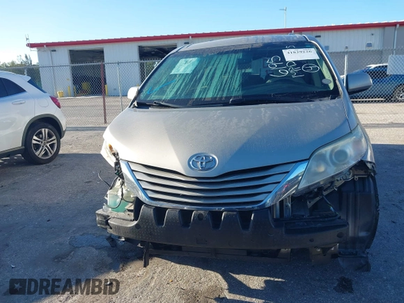 2017 Toyota Sienna LE Auto Access Seat with VIN 5TDKZ3DC5HS786195, listed as a IAAI auction lot 41829226 with 138,047 mi miles. Bid and sale history available at carsss.com. Image 12.