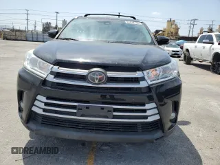 2018 Toyota Highlander SE with VIN 5TDKZRFH1JS537037, listed as a Copart auction lot 61818155 with 92,927 mi miles and Salvage title. Bid and sale history available at DreamBid. Image 5.