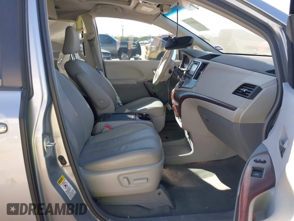 2014 Toyota Sienna XLE z VIN 5TDYK3DC6ES420613, wystawiony jako IAAI lot #41207273 z przebiegiem 58 775 mil mil oraz . Historia ofert i sprzedaży dostępna na DreamBid. Obrazek 5.