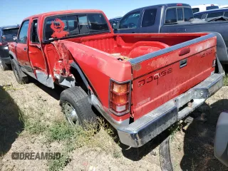 1996 Dodge Dakota z VIN 1B7GG23X1TS537628, wystawiony jako Copart lot #67980544 z przebiegiem 239 132 mil mil oraz Szkody całkowita. Historia ofert i sprzedaży dostępna na DreamBid. Obrazek 2.