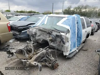 1999 GMC Suburban z VIN 3GKFK16R0XG524193, wystawiony jako Copart lot #49688315 z przebiegiem Nie podano mil oraz Nie do naprawy. Historia ofert i sprzedaży dostępna na DreamBid. Obrazek 1.