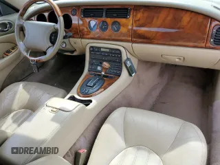 1999 Jaguar XK z VIN SAJGX2044XC031383, wystawiony jako Copart lot #54726925 z przebiegiem 107 696 mil mil oraz Szkody całkowita. Historia ofert i sprzedaży dostępna na DreamBid. Obrazek 8.