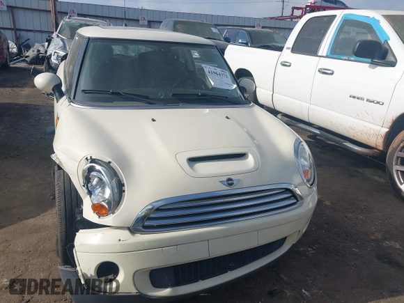 2007 MINI Hardtop with VIN WMWMF33587TT52466, listed as a IAAI auction lot 41964371 with 129,842 mi miles and . Bid and sale history available at DreamBid. Image 12.