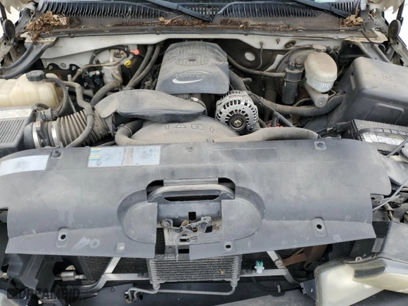 2004 Chevrolet Silverado 1500 LS with VIN 1GCEC19T04E383768, listed as a Copart auction lot 44621735 with 260,332 mi miles and Salvage Title. Bid and sale history available at carsss.com. Image 13.