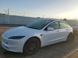 2024 Tesla Model 3 z VIN 5YJ3E1EA8RF862516, wystawiony jako Copart lot #51842095 z przebiegiem 3718 mil mil oraz Szkody całkowita. Historia ofert i sprzedaży dostępna na DreamBid. Obrazek 1.