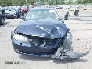 2007 BMW 3 Series 328xi z VIN WBAVC93577KX52072, wystawiony jako IAAI lot #42615912 z przebiegiem 138 000 mil mil oraz . Historia ofert i sprzedaży dostępna na DreamBid. Obrazek 6.