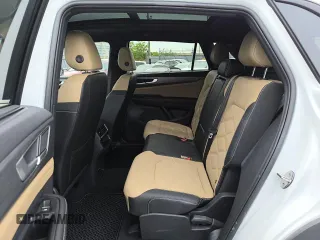 2024 Volkswagen Atlas SE z VIN 1V2KE2CA8RC228414, wystawiony jako Copart lot #58786605 z przebiegiem 11 715 mil mil oraz Szkoda całkowita • Salvage title. Historia ofert i sprzedaży dostępna na DreamBid. Obrazek 12.