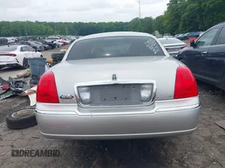 2006 Lincoln Town Car Signature z VIN 1LNHM81V56Y622373, wystawiony jako IAAI lot #42205125 z przebiegiem Nie podano mil oraz . Historia ofert i sprzedaży dostępna na DreamBid. Obrazek 16.
