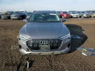 2021 Audi e-tron Prestige z VIN WA1VAAGE7MB017523, wystawiony jako Copart lot #36704493 z przebiegiem 8 204 mil mil oraz . Historia ofert i sprzedaży dostępna na DreamBid. Obrazek 12.