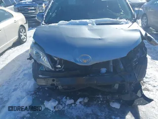 2016 Toyota Sienna LE AAS with VIN 5TDKK3DC6GS711315, listed as a IAAI auction lot 41596447 with 175,413 mi miles. Bid and sale history available at carsss.com. Image 6.