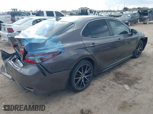 2022 Toyota Camry SE with VIN 4T1G11AKXNU659247, listed as a IAAI auction lot 41517969 with 58,180 mi miles. Bid and sale history available at carsss.com. Image 4.