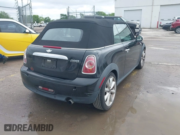2013 MINI Convertible z VIN WMWZN3C54DT568819, wystawiony jako IAAI lot #41951061 z przebiegiem 154 498 mil mil oraz . Historia ofert i sprzedaży dostępna na DreamBid. Obrazek 4.