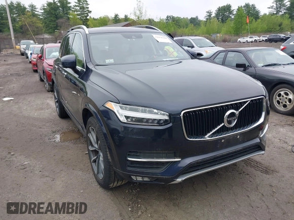 2017 Volvo XC90 Momentum z VIN YV4A22PK5H1141859, wystawiony jako IAAI lot #42278700 z przebiegiem 88 451 mil mil oraz . Historia ofert i sprzedaży dostępna na DreamBid. Obrazek 1.