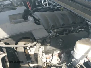 2018 Chevrolet Suburban Premier z VIN 1GNSKJKC9JR323192, wystawiony jako IAAI lot #42096522 z przebiegiem 148 240 mil mil oraz . Historia ofert i sprzedaży dostępna na DreamBid. Obrazek 20.