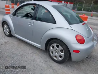 2003 Volkswagen New Beetle Coupe GLS with VIN 3VWCK21C53M418158, listed as a IAAI auction lot 42002620 with 133,086 mi miles. Bid and sale history available at carsss.com. Image 3.